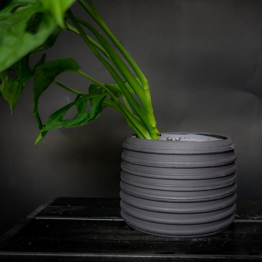 Plantpot holder - Black clay