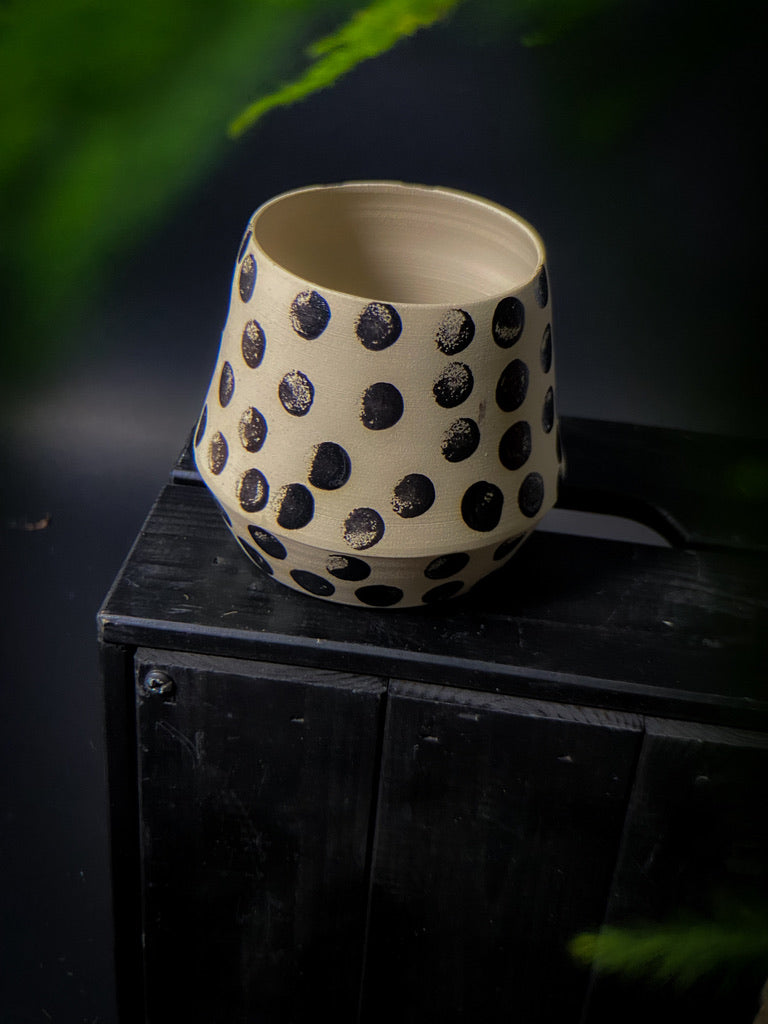 Plantpot holder - White clay with big black dots