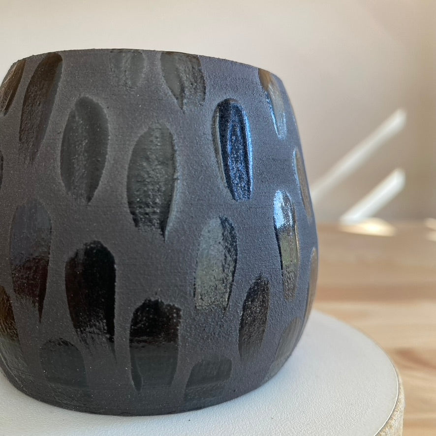 Plantpot holder - Black clay