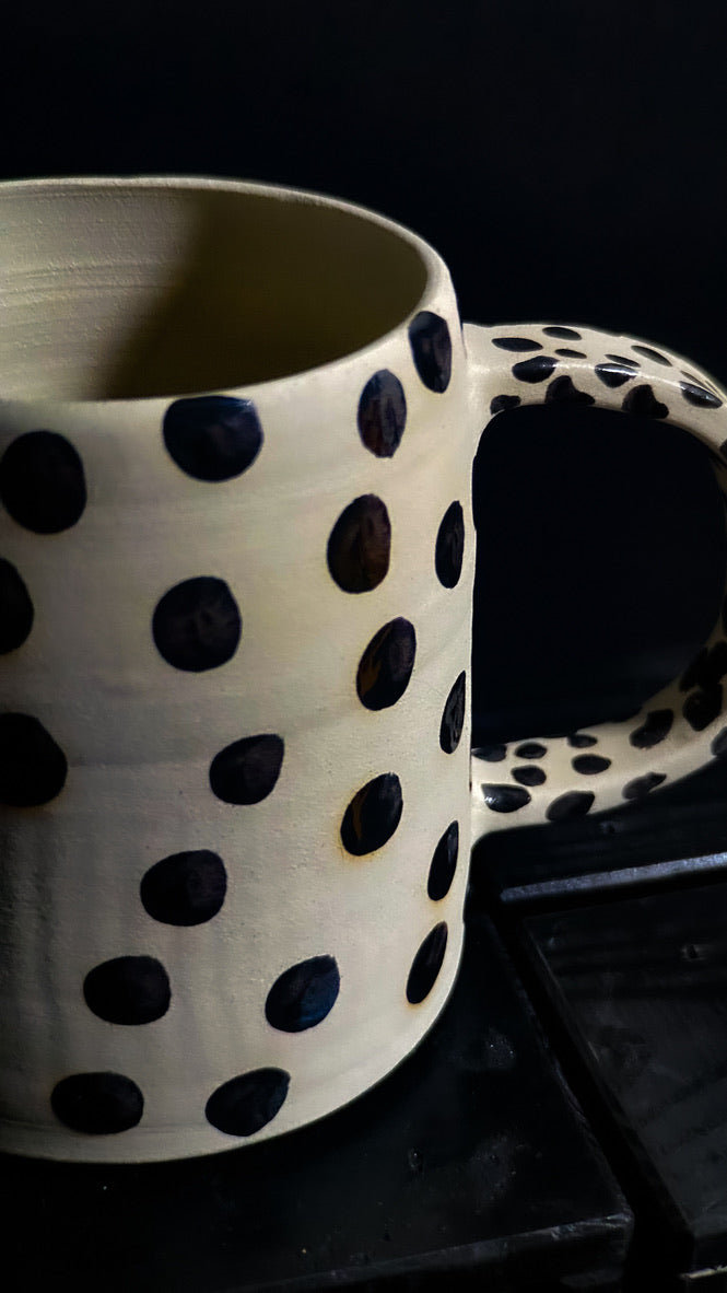 Pichet - Argile crème blanche à pois noirs brillants