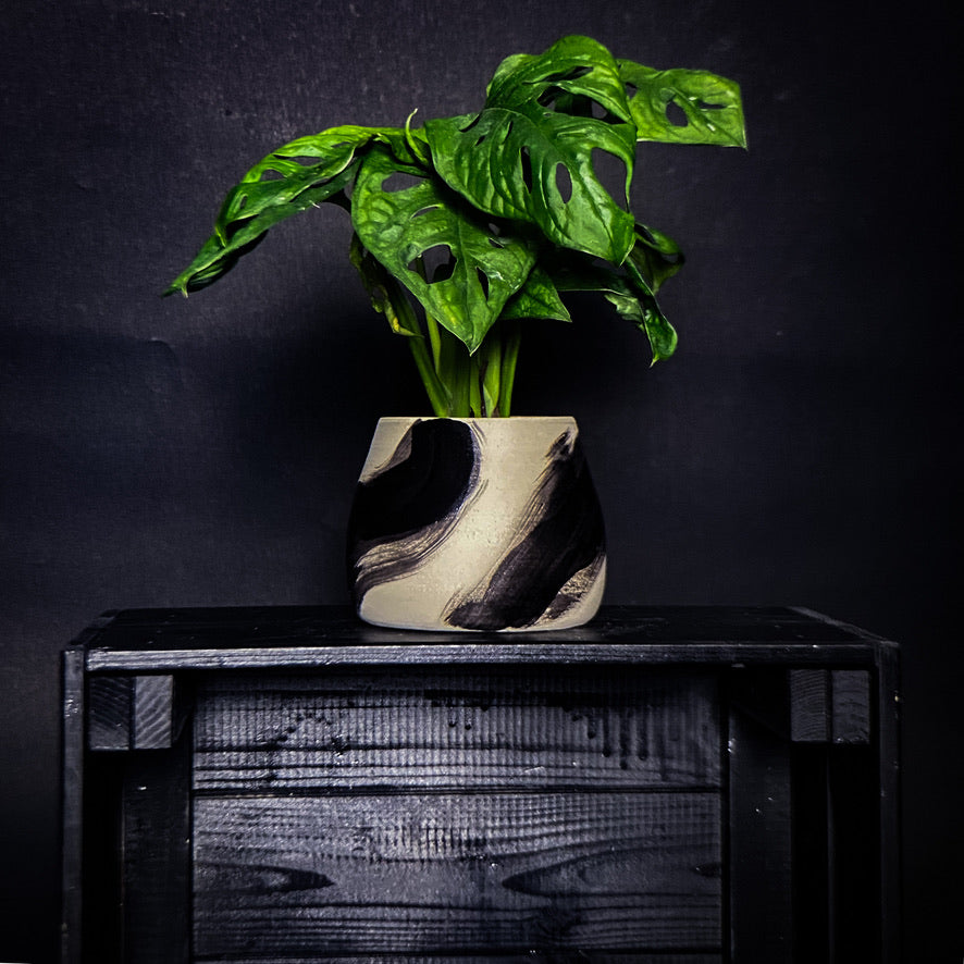 Plantpot holder - White clay with black decoration