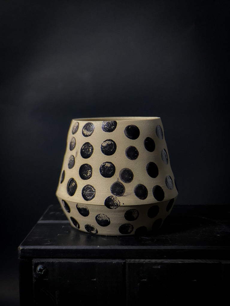 Plantpot holder - White clay with big black dots