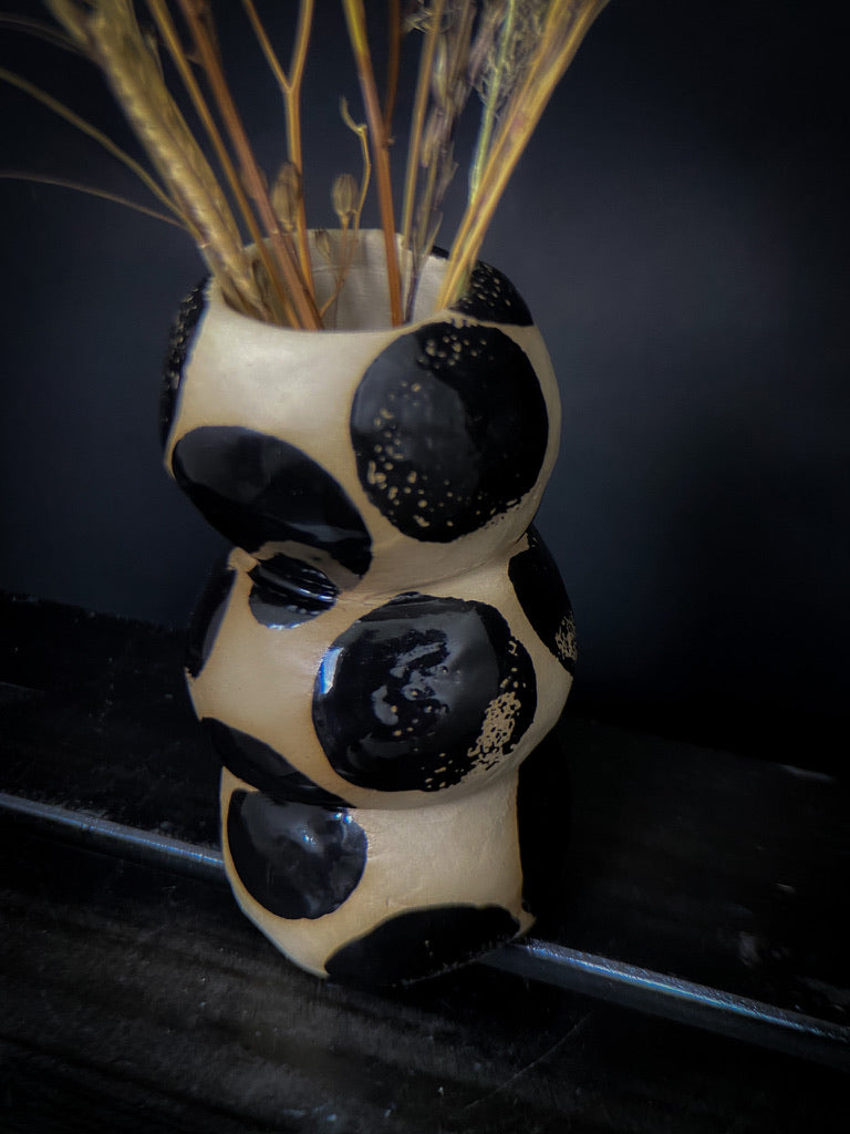 Vase boule - Grès blanc avec gros points noirs