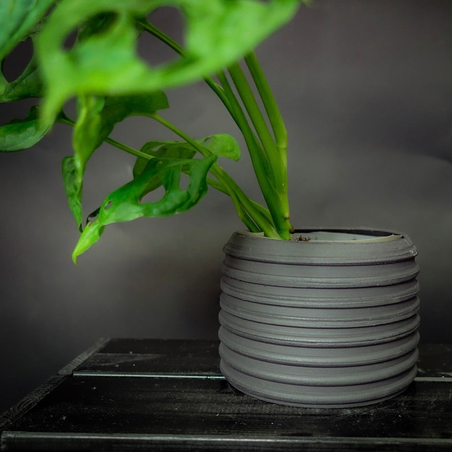 Plantpot holder - Black clay