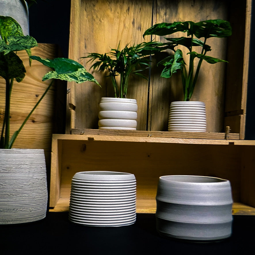 Plantpot holder - Yellow spotted clay