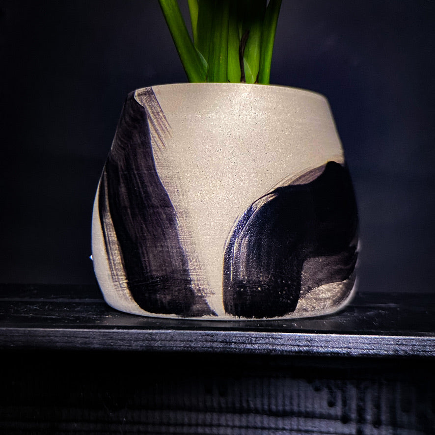Plantpot holder - White clay with black decoration