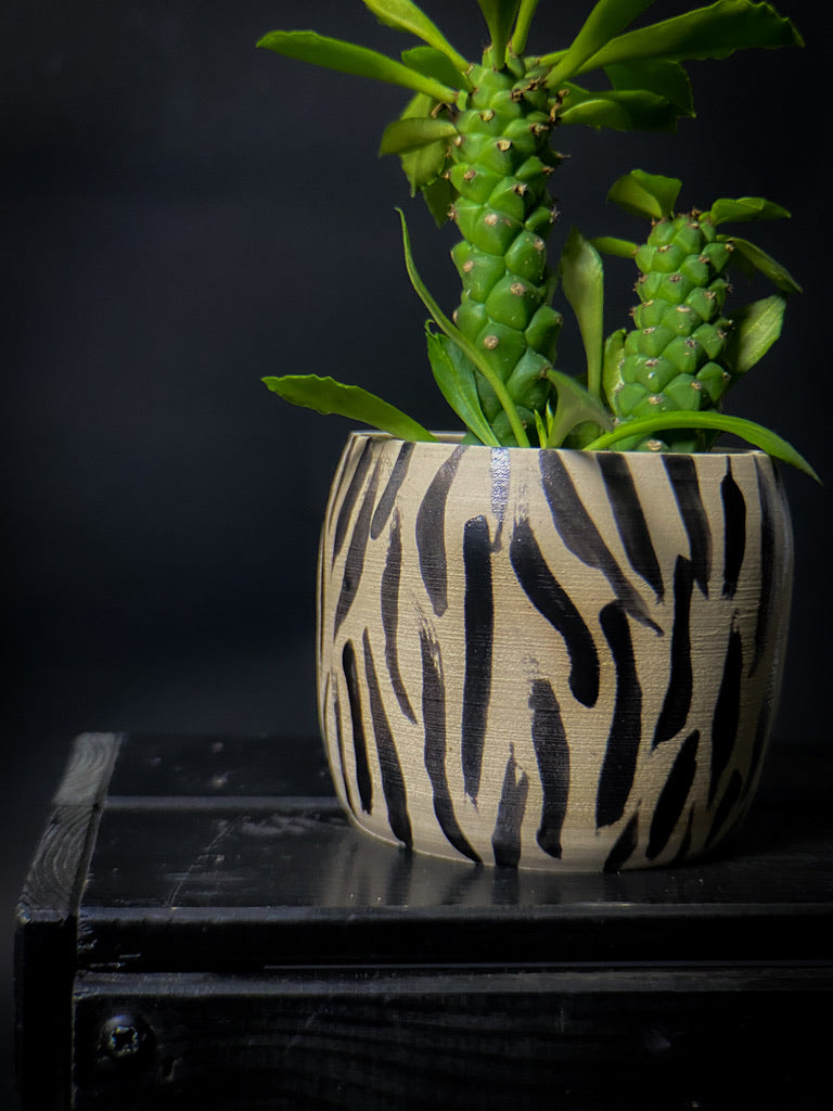 Plantpot holder - Tiger pattern