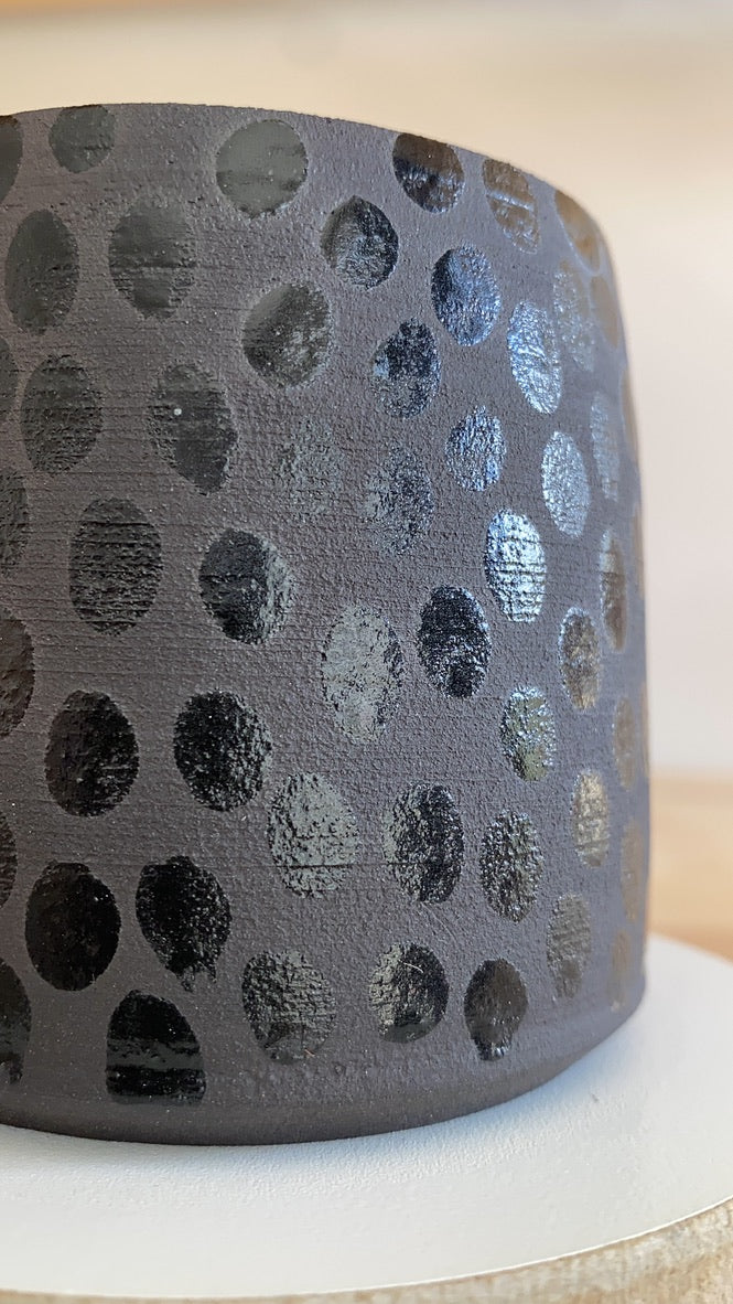 Plantpot holder - Black clay