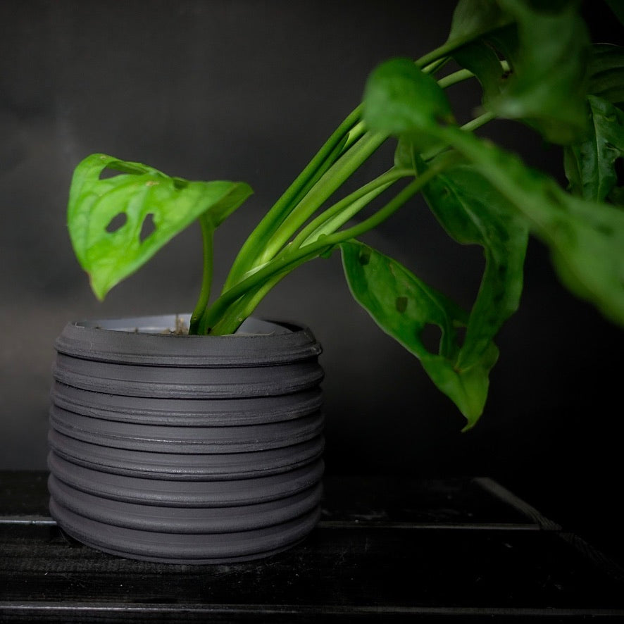 Plantpot holder - Black clay