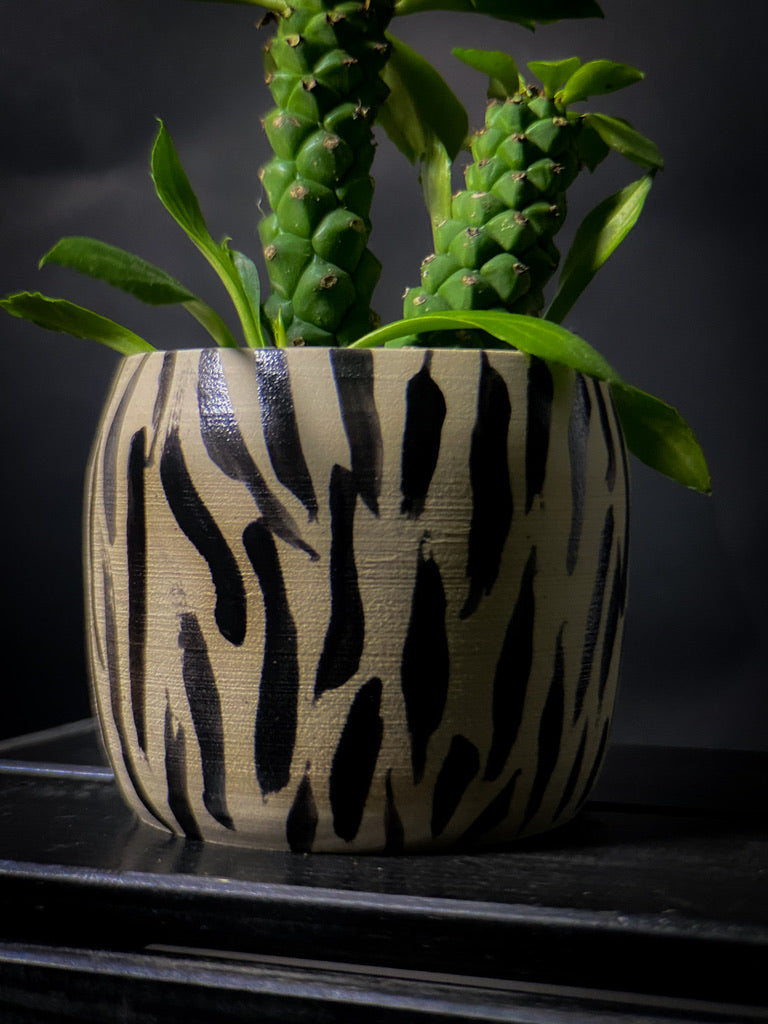 Plantpot holder - Tiger pattern