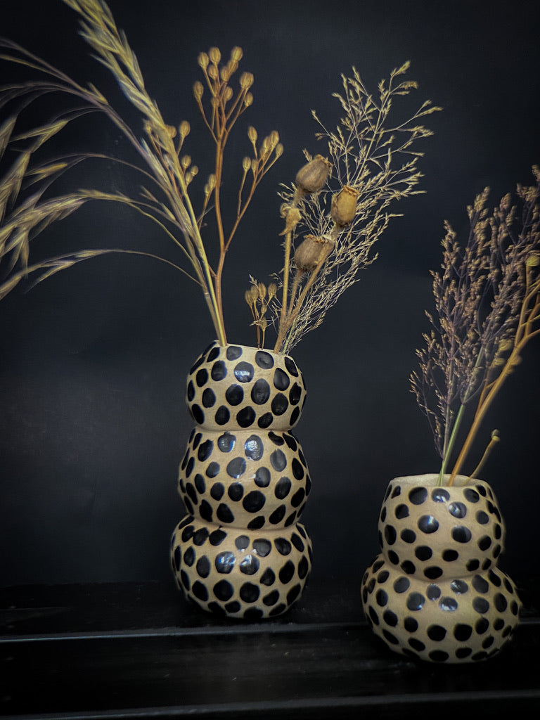 Vase boule - Argile blanche à points noirs