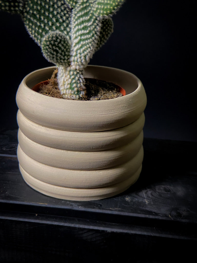Plantpot holder - White clay with geometric rounded walls