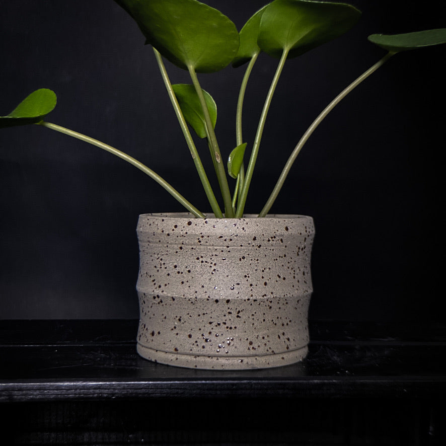 Plantpot holder - Yellow spotted clay