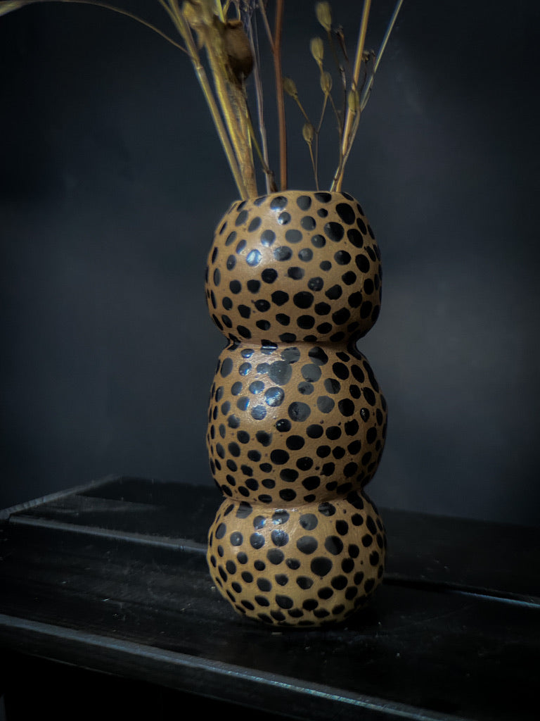 Vase boule - Grès jaune pyritté avec des points noirs
